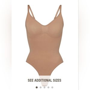 *NWT* SKIMS Seamless Sculpt Thong Bodysuit - Size L/XL Shade Sienna